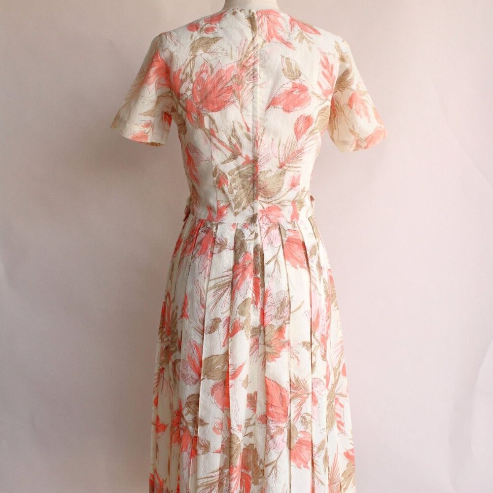 Vintage 1960s Dress, Floral Print With Lucite Buttons, Full Skirt Peach Pink - Picture 10 of 10
